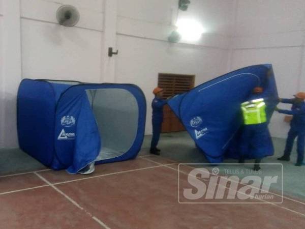 Kerajaan negeri menerusi JKM menyediakan kelengkapan kepada mangsa banjir di Dewan Komuniti Taman Bersatu.