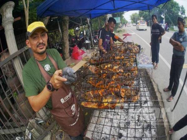 Laris..Keli golek yang dijual Naim di Jalan Budiman, Kampung Batu Buruk habis terjual dalam tempoh satu jam.