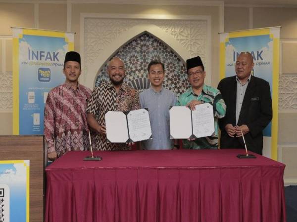 Dari kiri Timbalan Pengarah Operasi Jawi, Ustaz Munir Mohd Saleh; Syahrunizam; Ahli Parlimen Lembah Pantai, Fahmi Fadzil; Pengarah Jawi, Mohd Ajib Ismail dan Ketua Penolong Pengarah, Bahagian Pengurusan Masjid Jawi, Ustaz Mohd Fadzil Abu Kasim hadir merasmikan program 7 tangkai: Jom infak baru-baru ini.