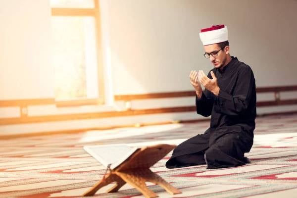 Amalkan berzikir dan hafal al-Quran antara yang kita boleh lakukan untuk mendapat keberkatan dalam hidup. -GAMBAR HIASAN.