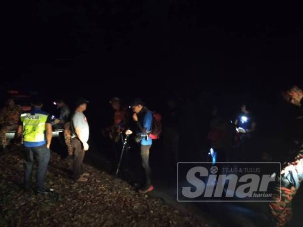 Antara pendaki yang dibawa turun dari Gunung Tampin malam tadi.