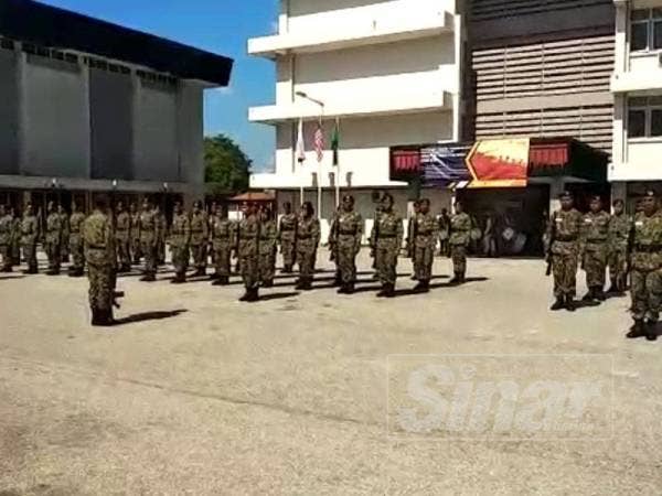 Sesi kawad menandakan berakhirnya kursus APMS selama sebulan termasuk pada Ramadan.