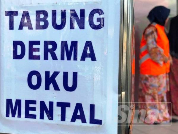 Selain kotak duit, tabung derma OKU mental turut diletakkan di sekitar bank dekat sini.