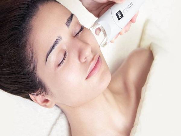 Mesin LPG Endermologie membantu meningkatkan asid hyaluronic endogen bagi meremajakan kulit wajah. 