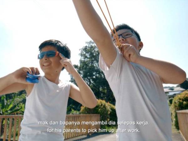 Antara aksi dalam iklan hari raya, Hero Setulus Ikhlas.