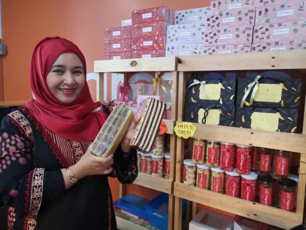 Dayang Mastura yakin jualan produk kek lapis Seni Patisserie untuk musim perayaan tahun ini meningkat sehingga dua kali ganda.
