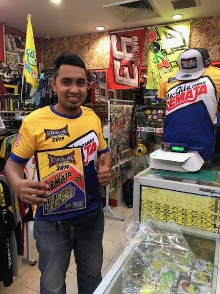 Salah seorang pelanggan setia Southern Motorspot yang berpuas hati dengan kualiti barangan ditawarkan.