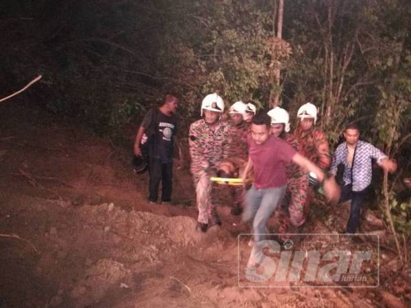 Mangsa berjaya diselamatkan kira-kira jam 7.54 petang tadi sebelum dikejarkan ke Hospital Kemaman.