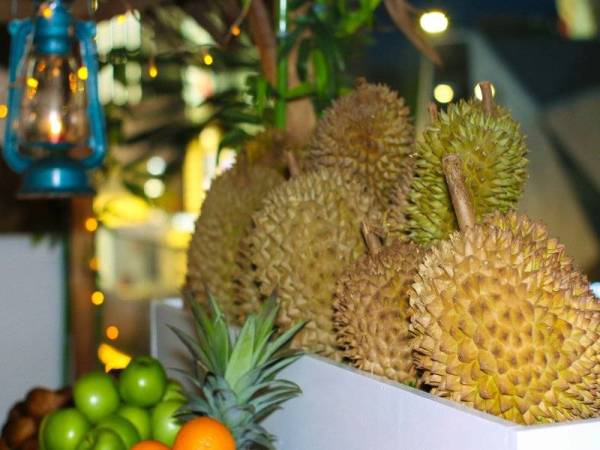 Buah durian boleh makan sampai kenyang 