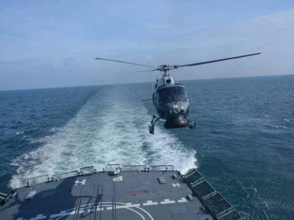 Helikopter Fennec TLDM dari Skuadron 502 diatur gerak pada Eksesais Perang Tioman yang dilaksanakan 26 dan 27 Mei lalu.