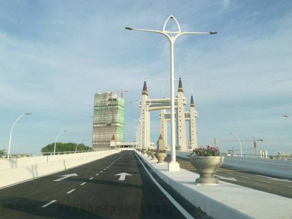 Orang ramai boleh melalui jambatan angkat bermula 2 hingga 17 Jun depan.