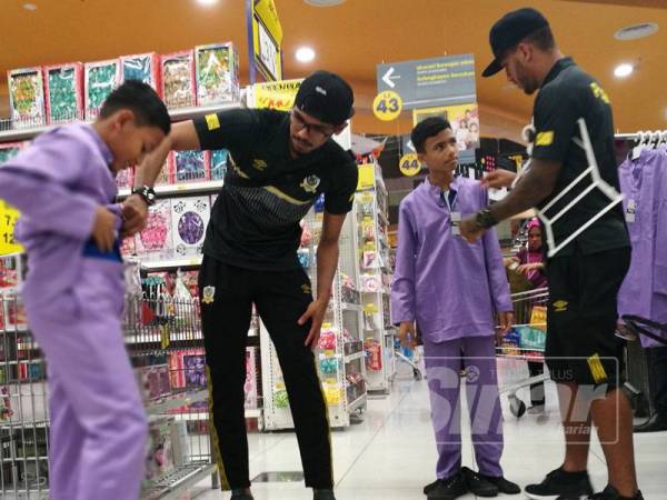 Pafa bawa anak yatim beli baju  raya