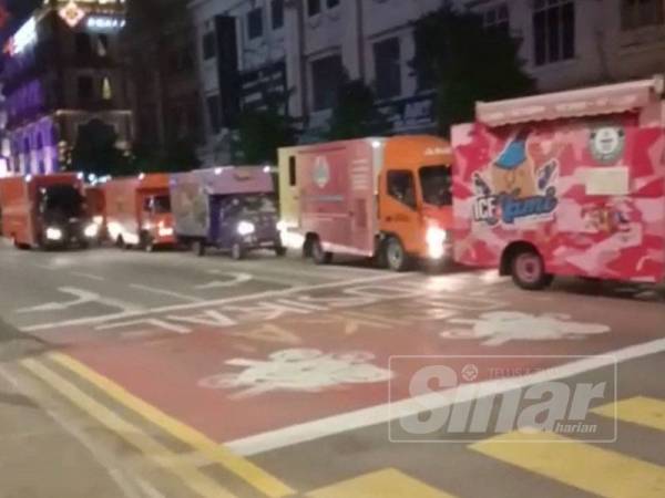 Kenderaan saji (Foodtruck) beroperasi di kawasan Bazar Ramadan Jalan Raja hanya bermula malam esok hingga Selasa depan.