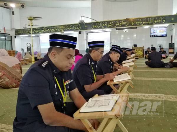 Antara peserta yang turut serta di World #QuranHour di Masjid PDRM. 