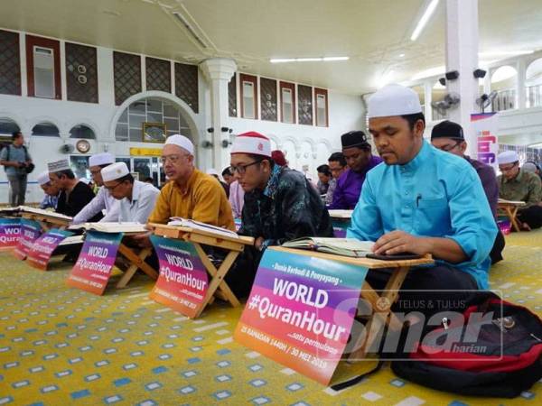 Antara peserta yang menyertai World #QuranHour di Masjid Al-Muktafi Billah Shah, Ladang.