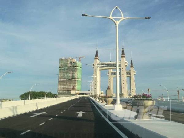 Orang ramai boleh melalui drawbridge bermula jam 7 pagi pada 2 Jun ini.