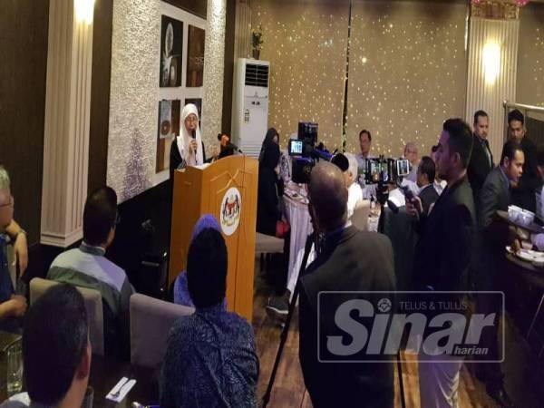 Dr Wan Azizah berucap pada majlis iftar bersama diaspora Malaysia di Restoran D'Saji, Jeddah, Arab Saudi semalam.