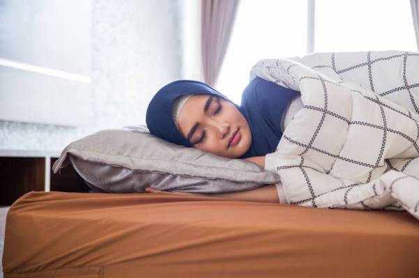 Benarkah tidur pada siang hari Ramadan dikira sebagai ibadah?