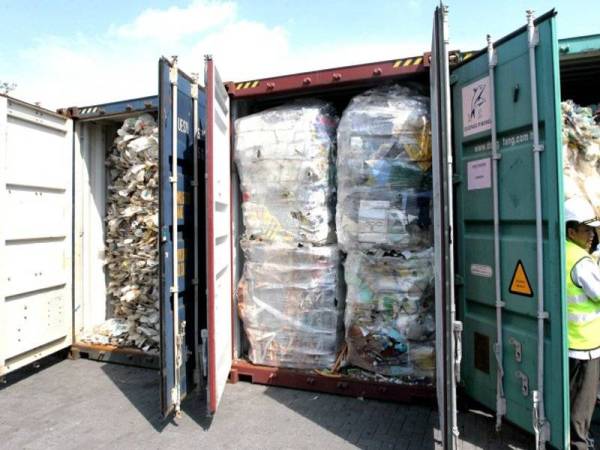 Gambar hiasan sisa plastik -Foto Kosmo