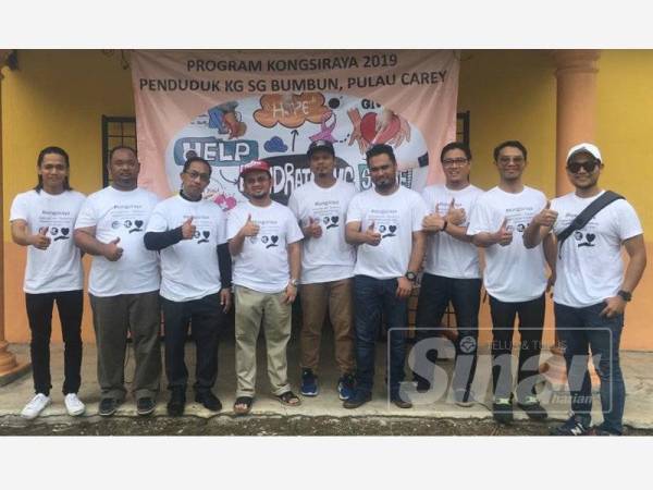 Orang asal disantuni Persatuan Kesihatan dan Keselamatan Industri Malaysia (MiSHA), Persatuan Penyiar Muda Malaysia (Mybro) dan Madrasah Aziziah pada Program Kongsi Raya bersama Warga Asal, di sini.