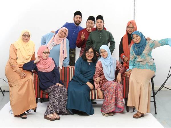 Mereka yang bertungkus lumus di sebalik Editorial Meja Rencana, wartawan dan grafik.