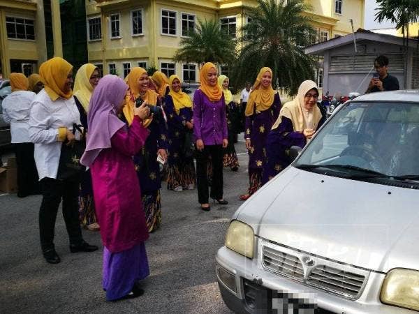 Pengagihan dilakukan kepada kakitangan Kompleks Kerajaan Daerah Kuala Muda dan orang awam.