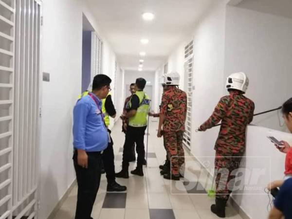 Pasukan Bomba dan Jabatan Perhilitan bertindak pantas ke lokasi sebaik menerima laporan.