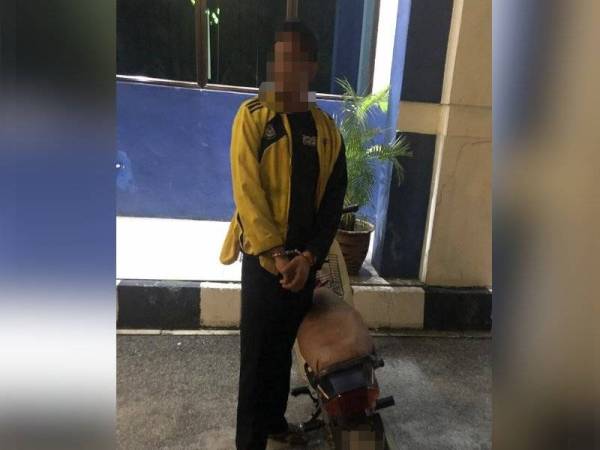 Seorang lelaki yang ditahan kerana menunggang motosikal curi ditahan dalam operasi di Jalan Pahang, Kuala Lumpur, malam tadi.