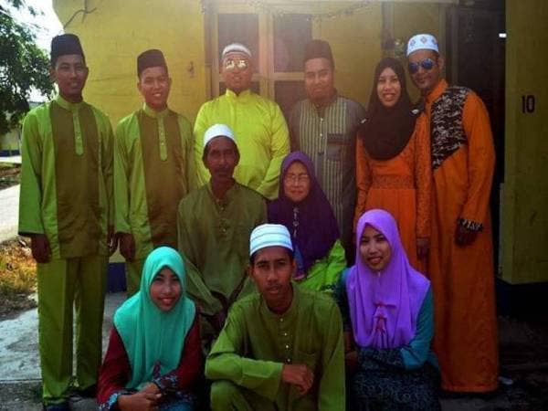 
Ahli keluarga yang sentiasa menjadi pendorong kepadanya.
