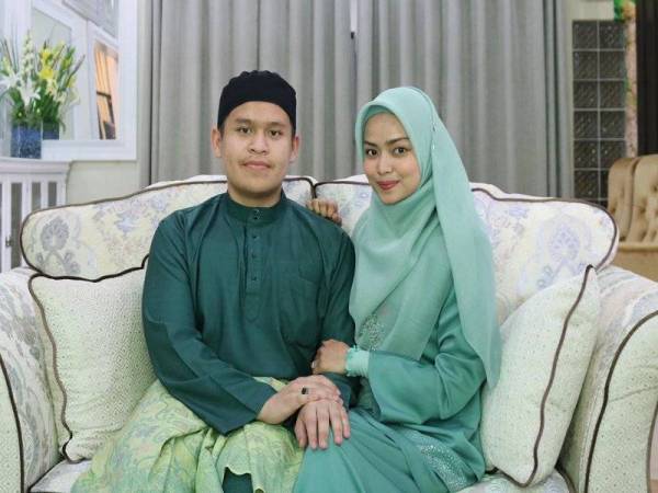 Selepas hampir lima tahun melanjutkan pelajaran di AS, pasangan ini menyambut Aidilfitri buat kali pertama sebagai pasangan suami isteri di tanah air.