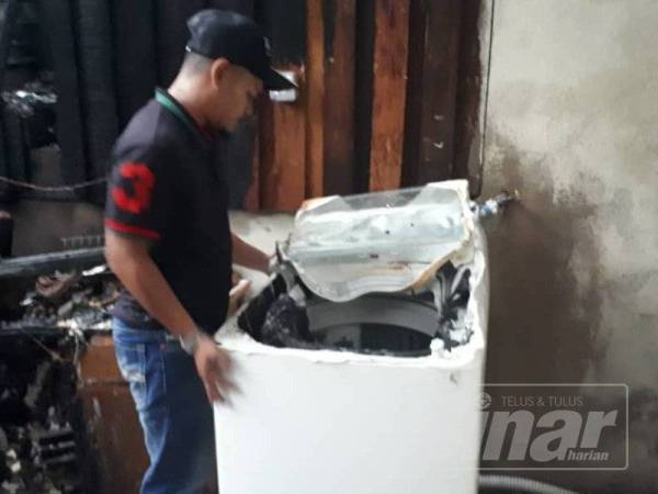 Semua peralatan elektrik termasuk mesin basuh tidak dapat diselamatkan.
