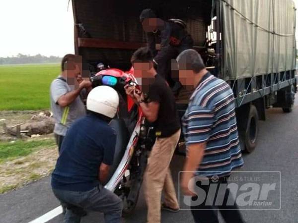 Motosikal yang dirampas dibawa ke balai untuk disita.