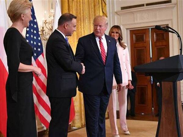 Presiden Poland, Andrzej Duda bertemu Trump di Rumah Putih semalam.