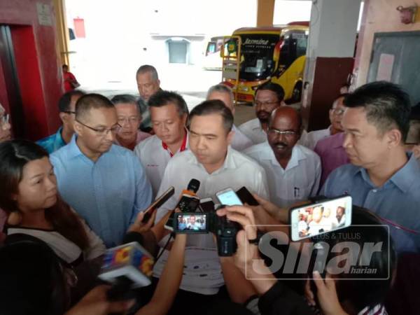 Loke pada sidang media selepas melakukan lawatan kerja di Terminal One Seremban.