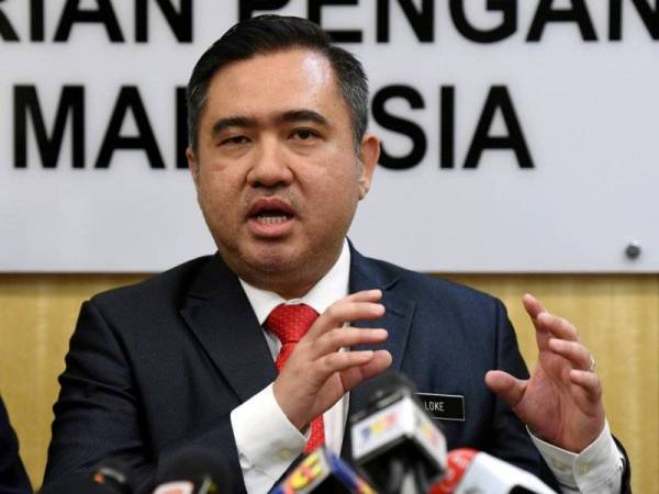 Menteri Pengangkutan Anthony Loke Siew Fook menyatakan pelaksanaan JPJeBid ke Jabatan Pengangkutan Jalan (JPJ) Wilayah Persekutuan Kuala Lumpur untuk bidaan bagi siri VDN ketika sidang akhbar di Kementerian Pengangkutan hari ini.- Foto Bernama 