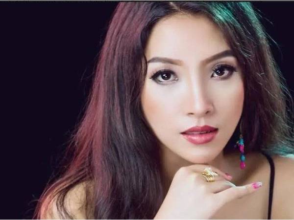 Mwe San berkhidmat sebagai doktor selama empat tahun sebelum menjadi model. - Foto Facebook Nang Mwe San