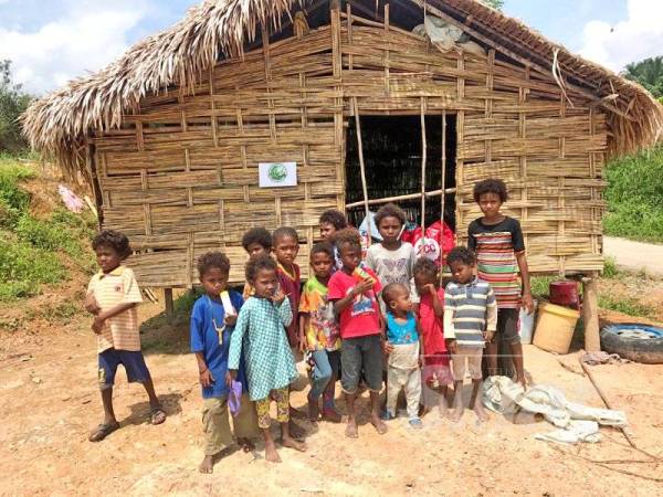 Anak-anak Bateq yang perlu diselamatkan daripada penyakit berkaitan paru-paru.