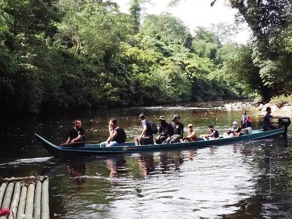 Operasi mencari menggunakan bot bagi mengesan empat kubur di seberang Sungai Lebir.