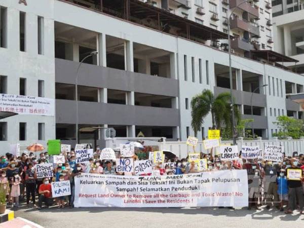 Penduduk mengadakan bantahan mendesak agar isu berkaitan pencemaran tapak sampah haram ini diselesaikan segera oleh pihak berwajib.