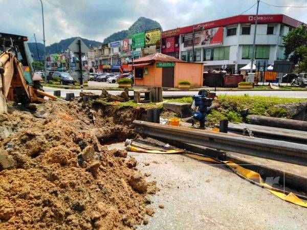 Kerja pembaikan paip pecah di Taman Sri Gombak siap 62 peratus sehingga jam 5 petang semalam.