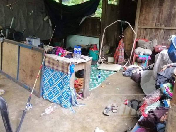 Keadaan pondok yang menjadi kediaman lapan beradik terbabit.
