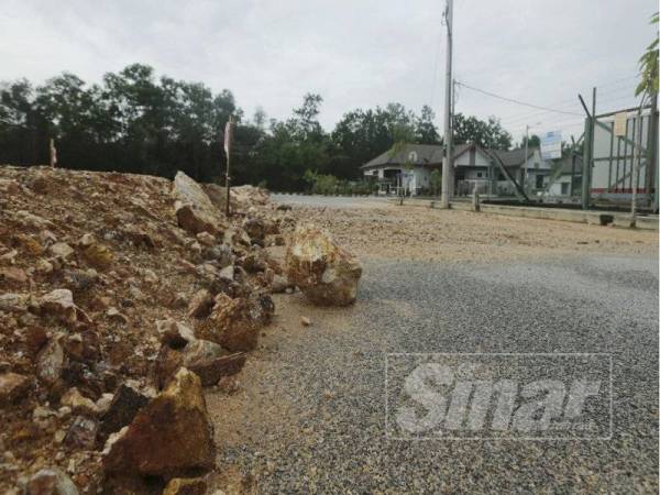 Kawasan timbunan tanah ini asalnya adalah longkang sepanjang kira kira 150 meter.