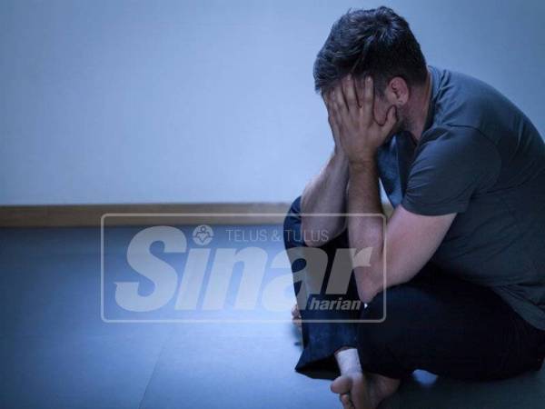 LELAKI kerap mengalami masalah depresi atau kemurungan.