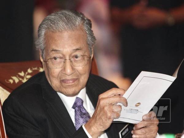 Perdana Menteri, Tun Dr Mahathir Mohamad pada Majlis Hari Raya Jabatan Perdana Menteri, di Puspanitapuri, Dewan Seri Endon Putrajaya di sini hari ini. - FOTO ZAHID IZZANI