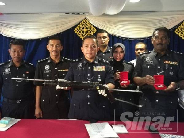 Polis menasihatkan orang ramai supaya tidak percaya dengan aktiviti penipuan bomoh sama ada pemujaan nombor ekor dan perkara yang khurafat.