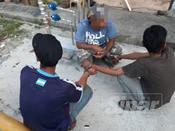 Antara yang ditahan semasa Ops Cegah 12/19 AADK Klang di sekitar daerah itu semalam.
