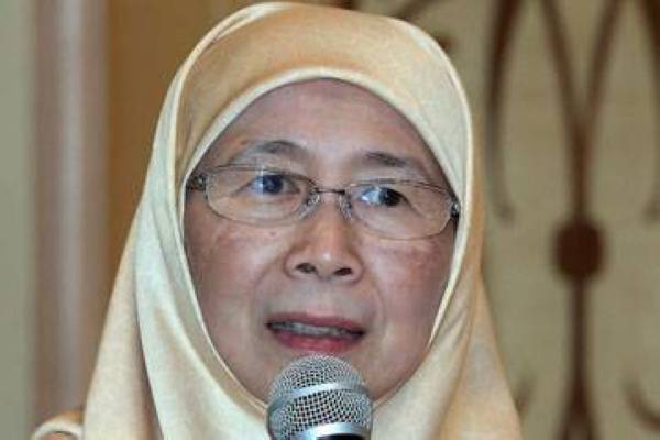 Timbalan Perdana Menteri Datuk Seri Dr Wan Azizah Wan Ismail berucap pada Program Wacana Ilmu Sri Satria di kediaman rasminya Sri Satria hari ini. - Foto Bernama
