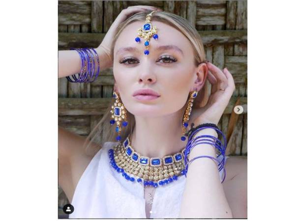 Polly Alexandria Robinson digelar Paris Hilton