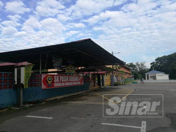 Kosong...SK Pasir Gudang 4 yang ditutup susulan insiden Khamis lalu berikutan kes pencemaran udara.
