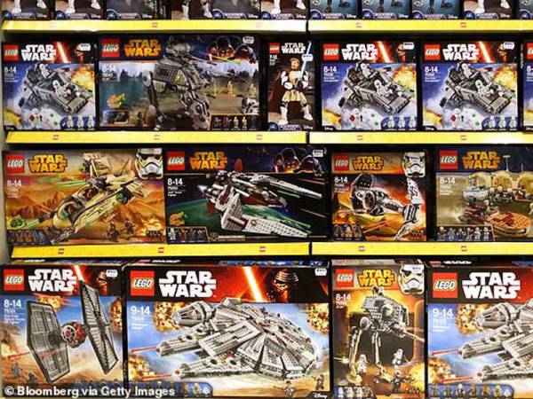 Antara koleksi Lego milik Mangleson yang dikumpul sejak dari kecil.